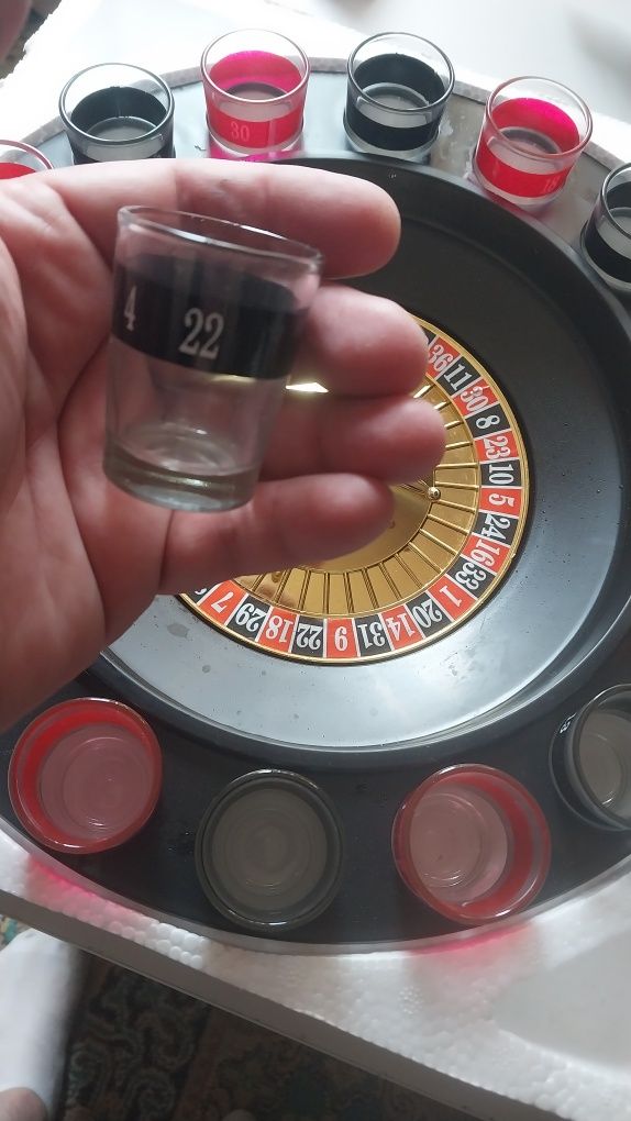 Продам настольную игру для взрослых "Пьяная Рулетка" Drinking Roulette