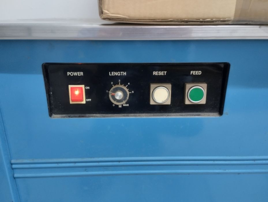 Máquina de cintar encomendas semiautomática