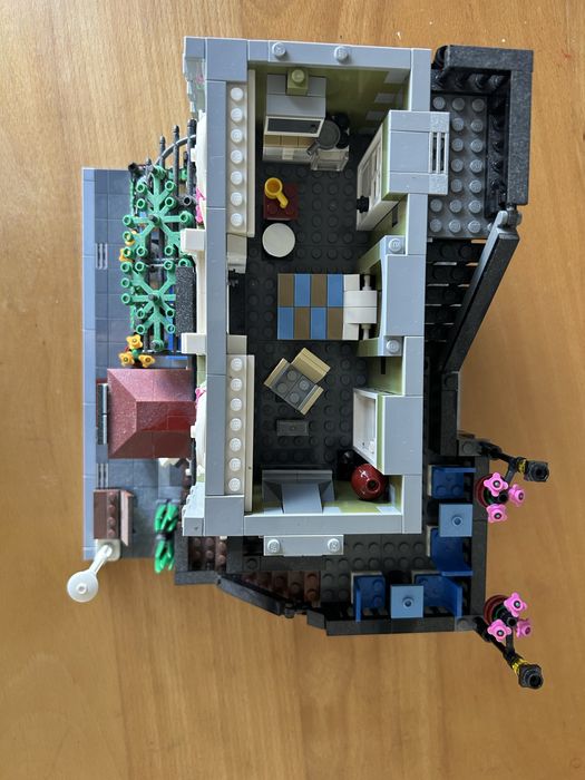 LEGO Modular Creator 10243 Parisian Restaurant