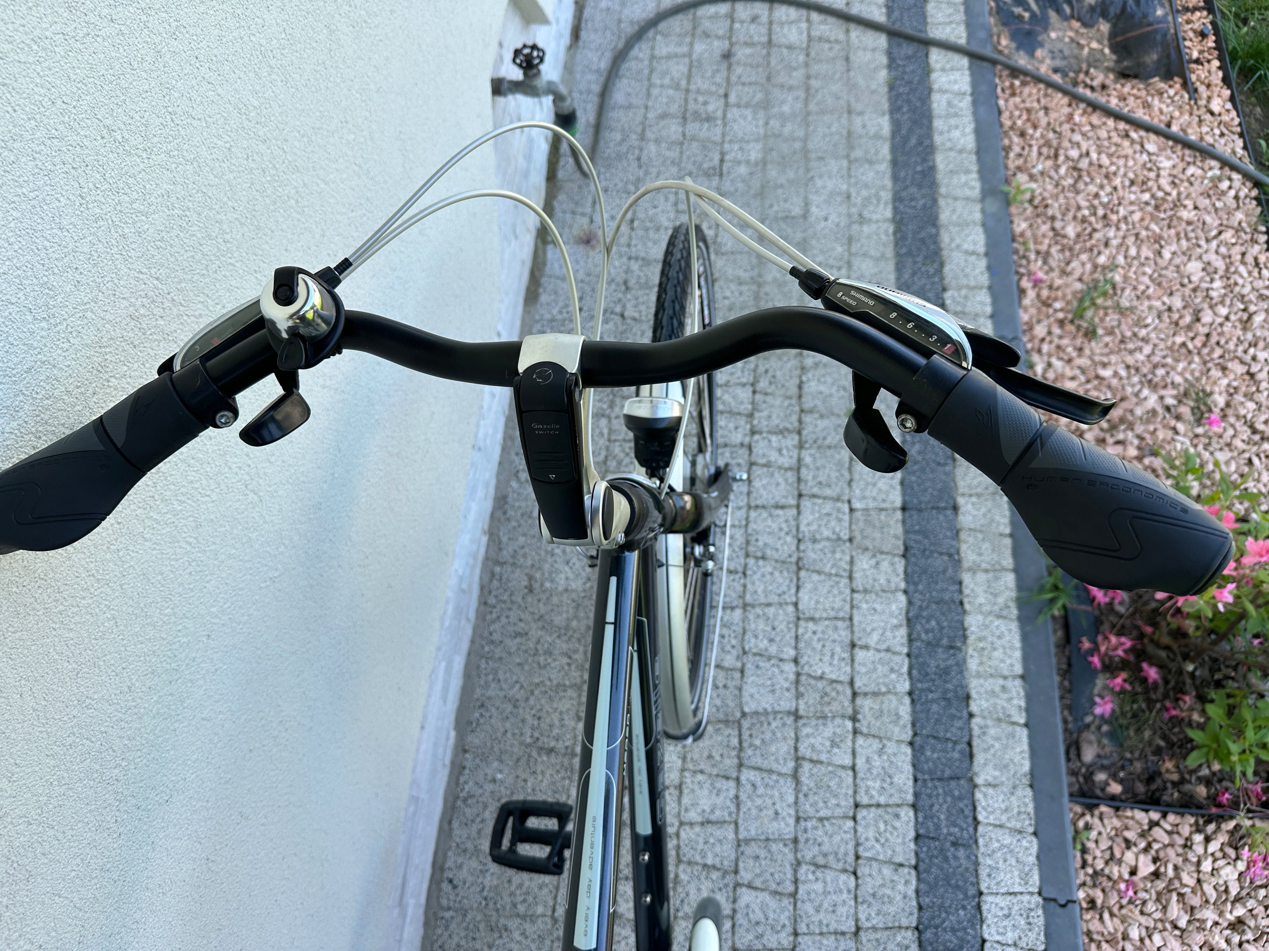 Rower GAZELLE MEDEO - trekking, koła 28, Deore 3x8, 2 x amor, prądnica