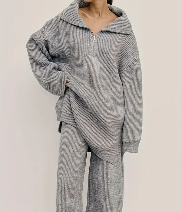 Жіночий теплий в'язаний костюм зимній