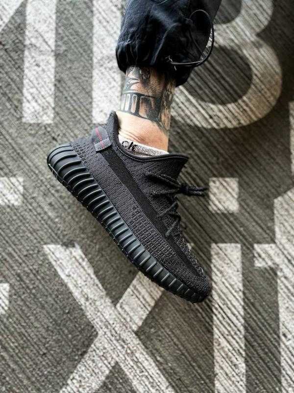 Кросівки весняні для чоловіків. Adidas Yeezy Boost 350 V2 Black Static