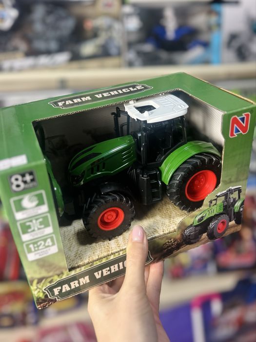 Трактор на р/к, акумулятор.