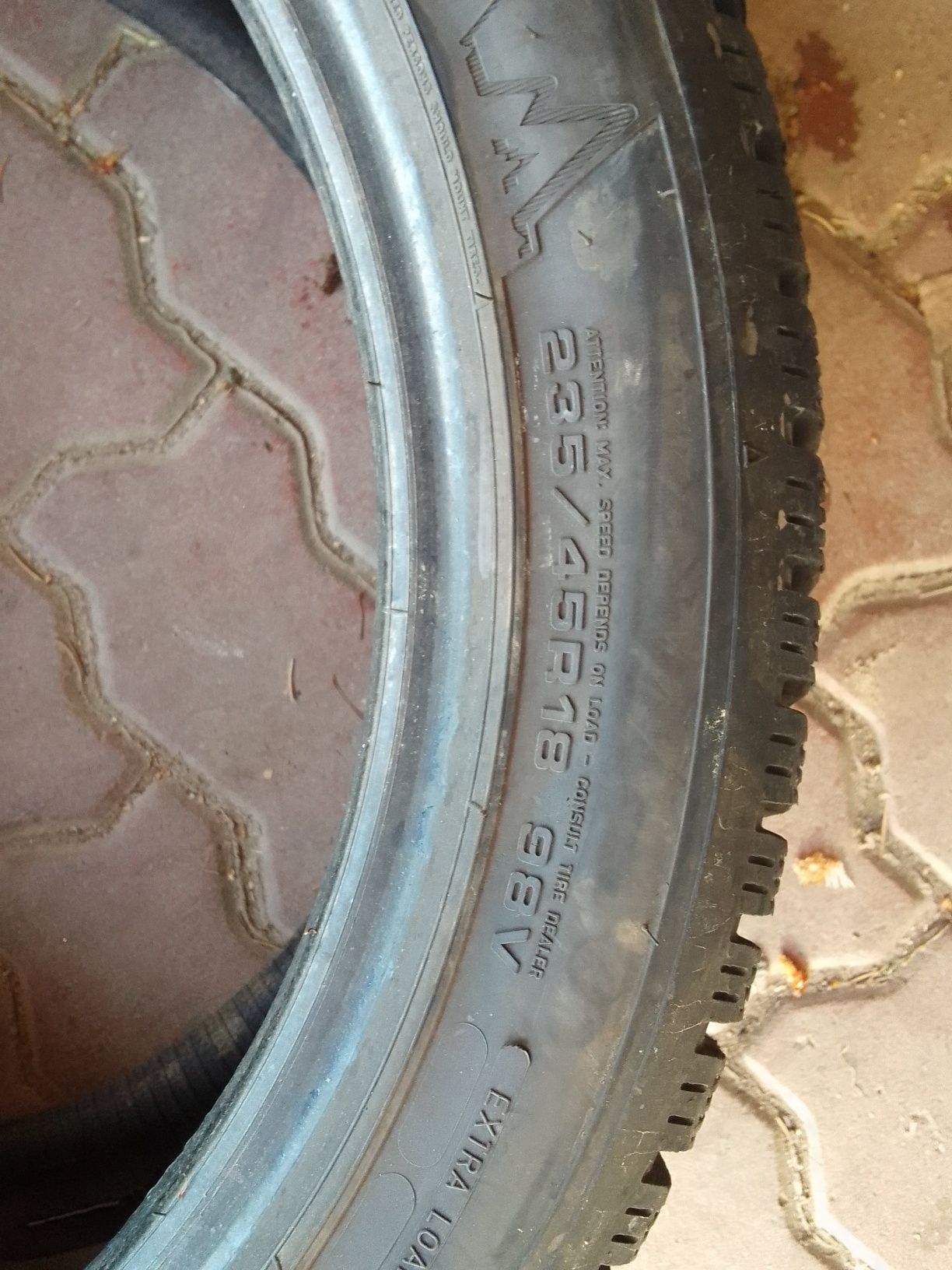 Opona zimowa 235/45r18 DUNLOP 2023r 7mm
