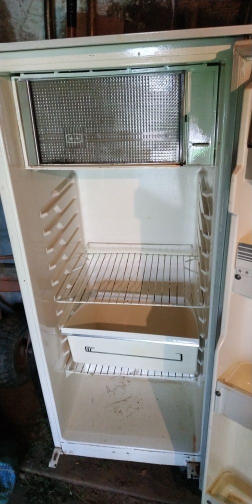Продам холодильник
