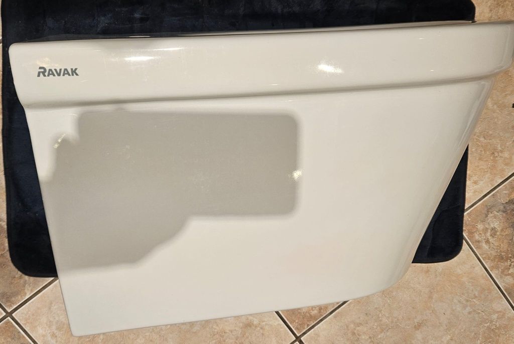 Miska WC Ravak z deską bezkołnierzowa
