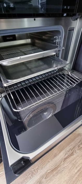 Urządzenie do gotowania na parze z kuchnią mikrofalową Miele DGM 6401