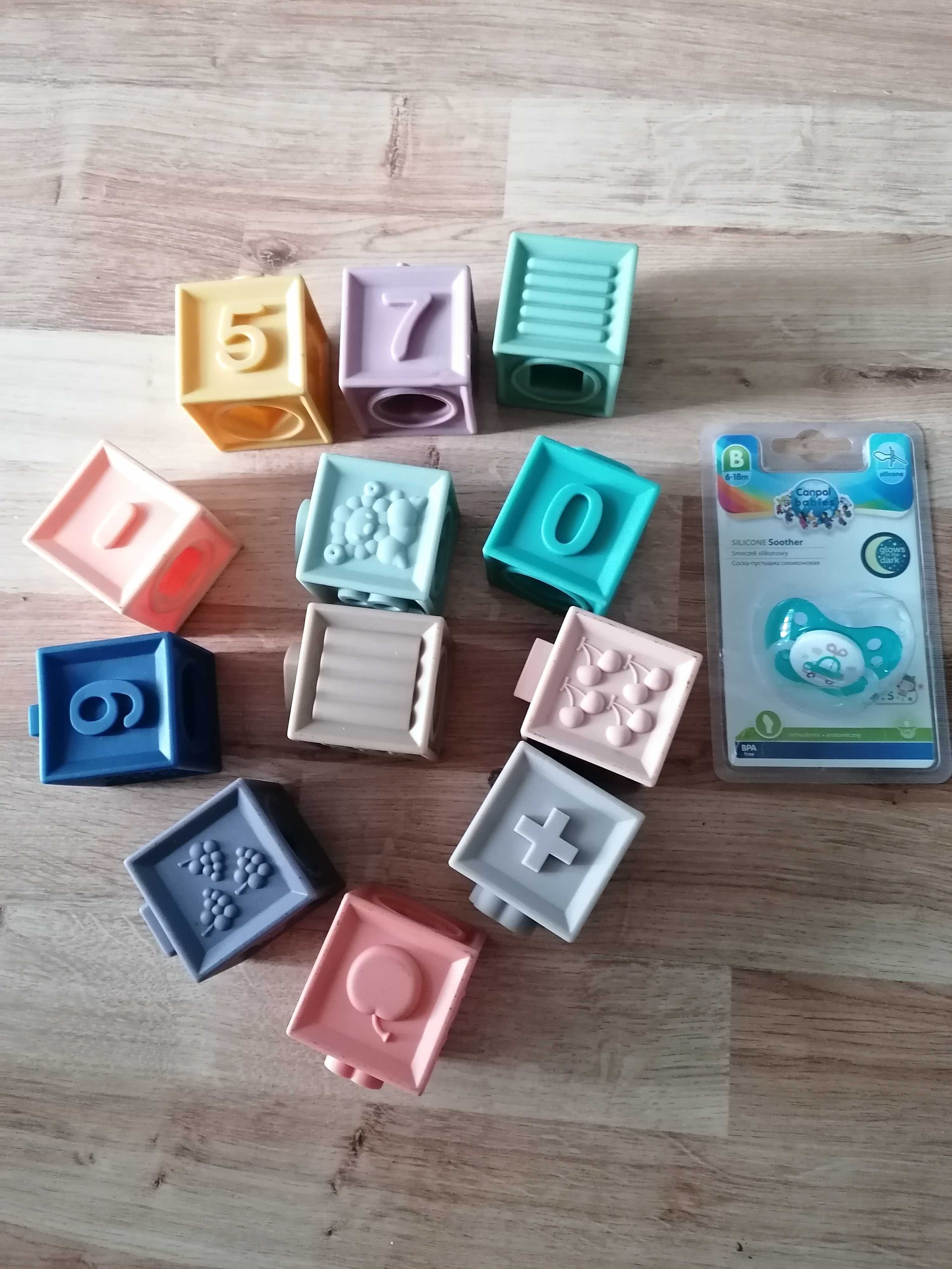 Klocki sensoryczne canpol plus smoczek 6-18m
