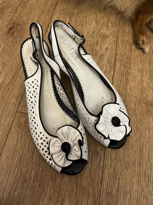 Жіноче взуття безкоштовно