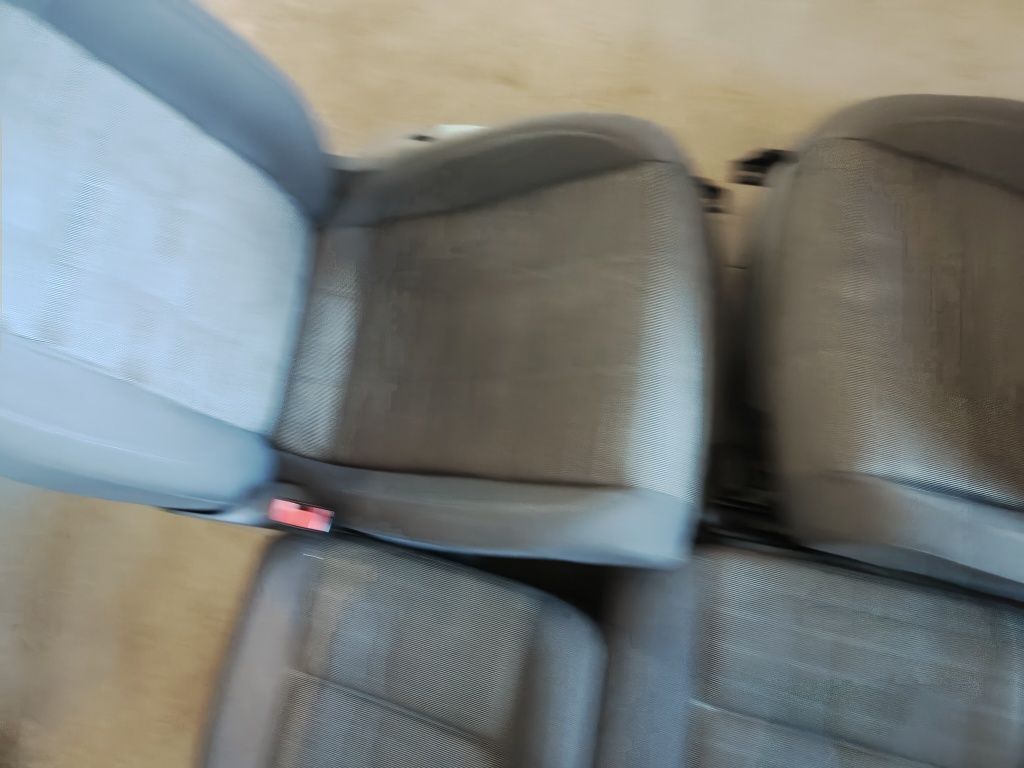 Wnętrze fotele Touran Volkswagen 2006
