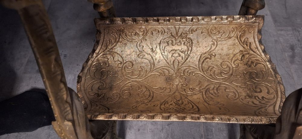 Stolik - gazetnik z mosiądzu i brązu