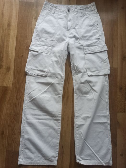 Białe bojówki Breshka