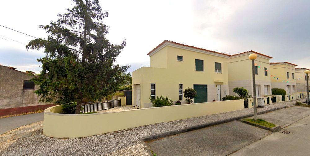 Moradia T3 totalmente mobilada e equipada