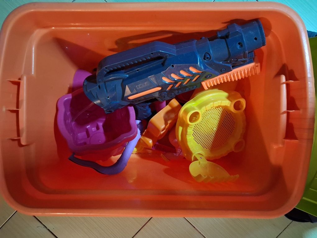 Kufer/ pojemnik plastikowy na zabawki