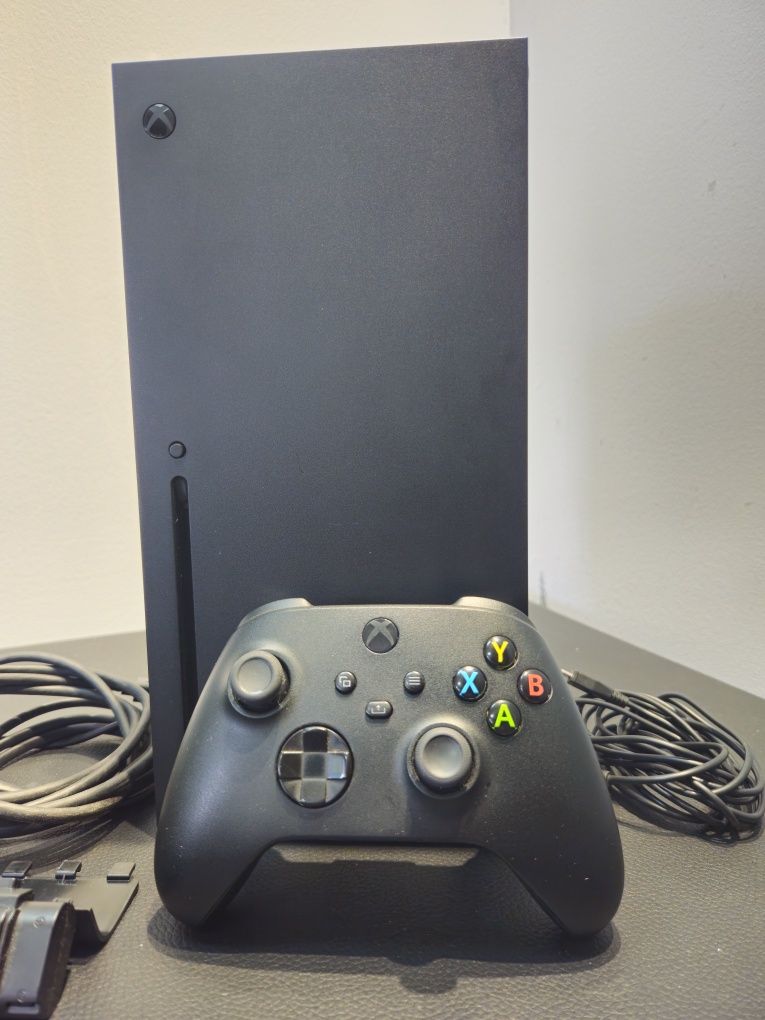Xbox Series X 1TB + 5 Jogos + Bateria para o Comando – LOJA!