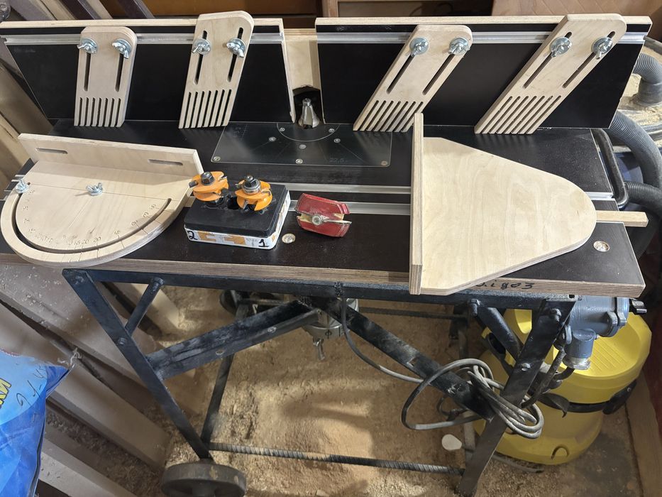 Продам фрезерний станок