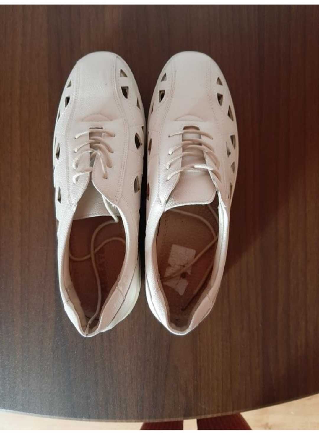 Жіноче взуття, черевики