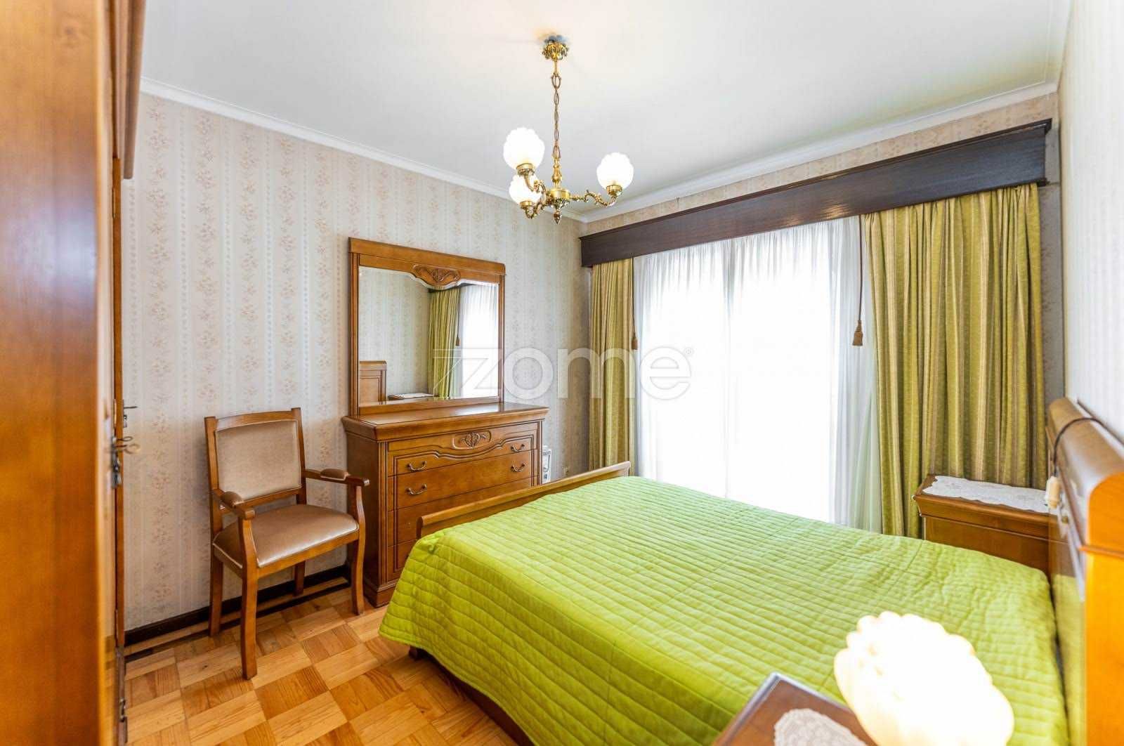 mobília de quarto de casal em madeira