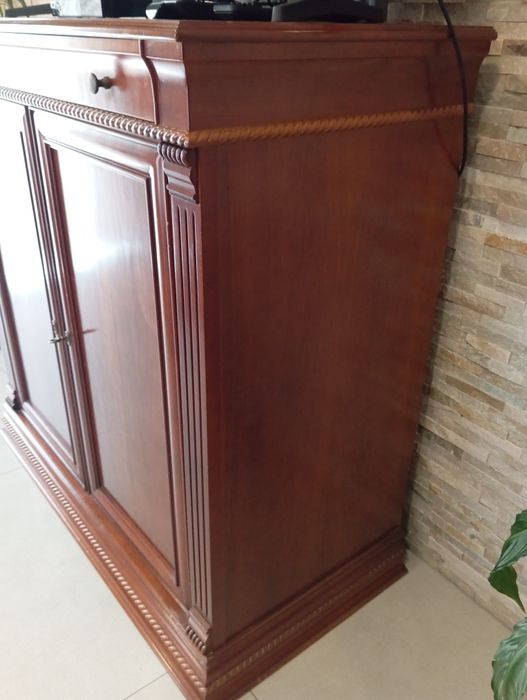 Móvel de televisão em cerejeira