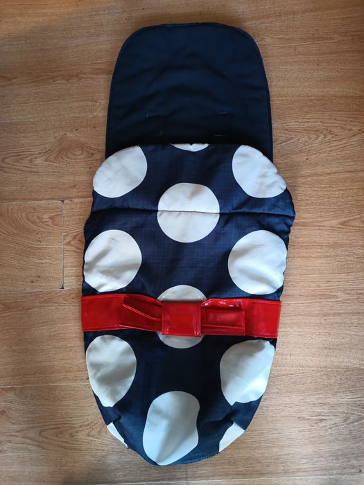 Śpiworek do wózka w grochy z kokardą Cosatto