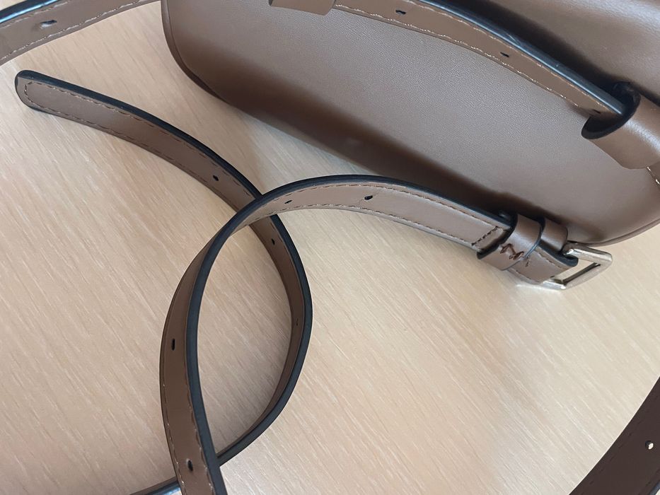 Сумка на пояс бананка від Guess