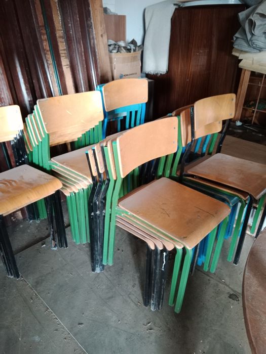 Krzesła szkolne metalowe z siedziskiem ze sklejk 33szti