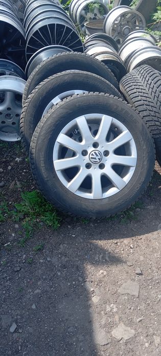 Диски на авто разные.