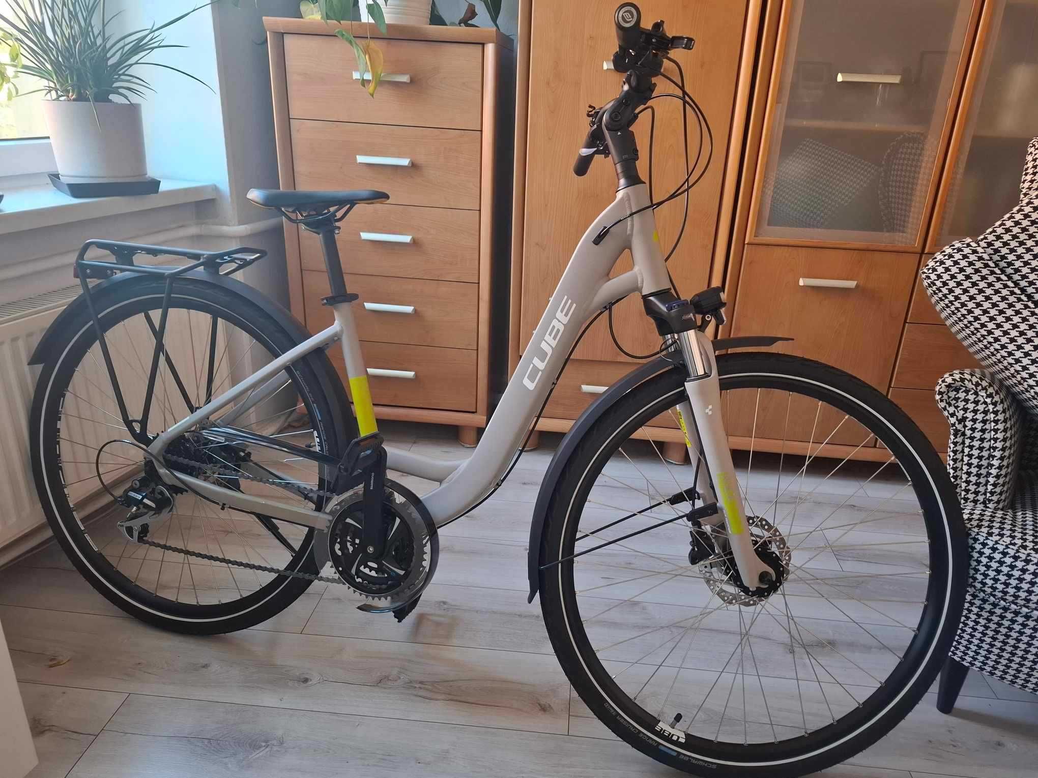 Rower damka CUBE 448150 TOURING PRO EASY ENTRY koła 28 - JAK NOWY