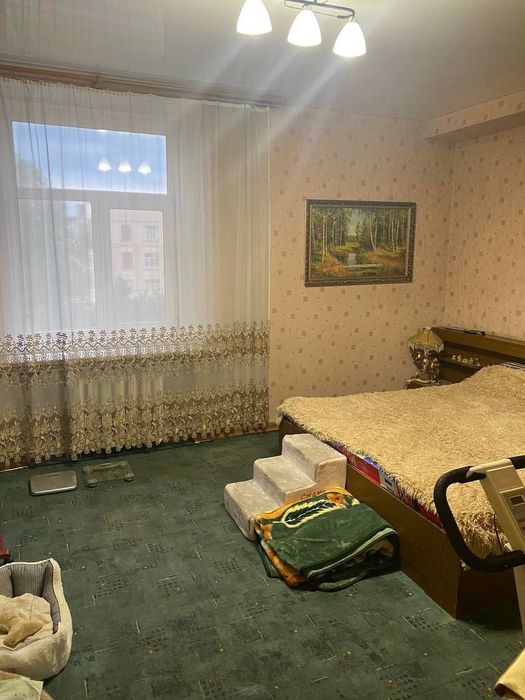 4-комнатная квартира в доме с башней в самом центре на Металлургов