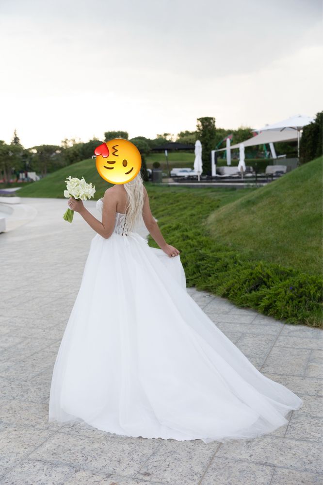 Продам шикарну весільну сукню