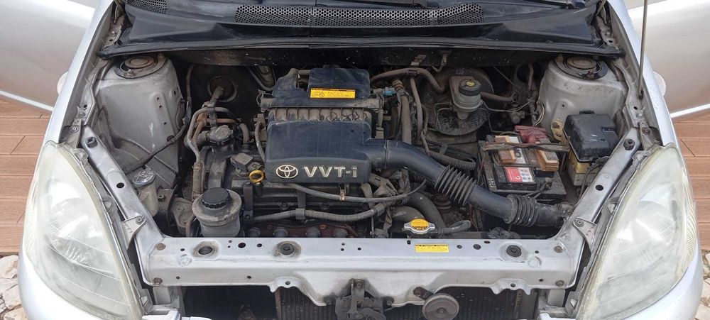 Toyota Yaris 1.0 VVTi, versão terra , em ótimo estado