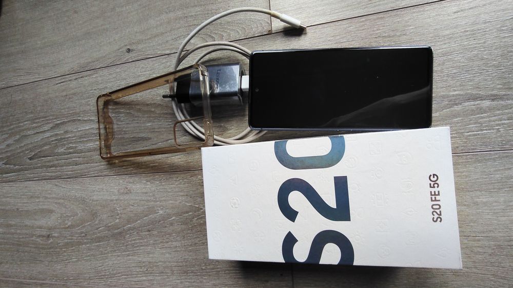 Telemovel Samsung Galaxy S20 FE 5G  em perfeito estado