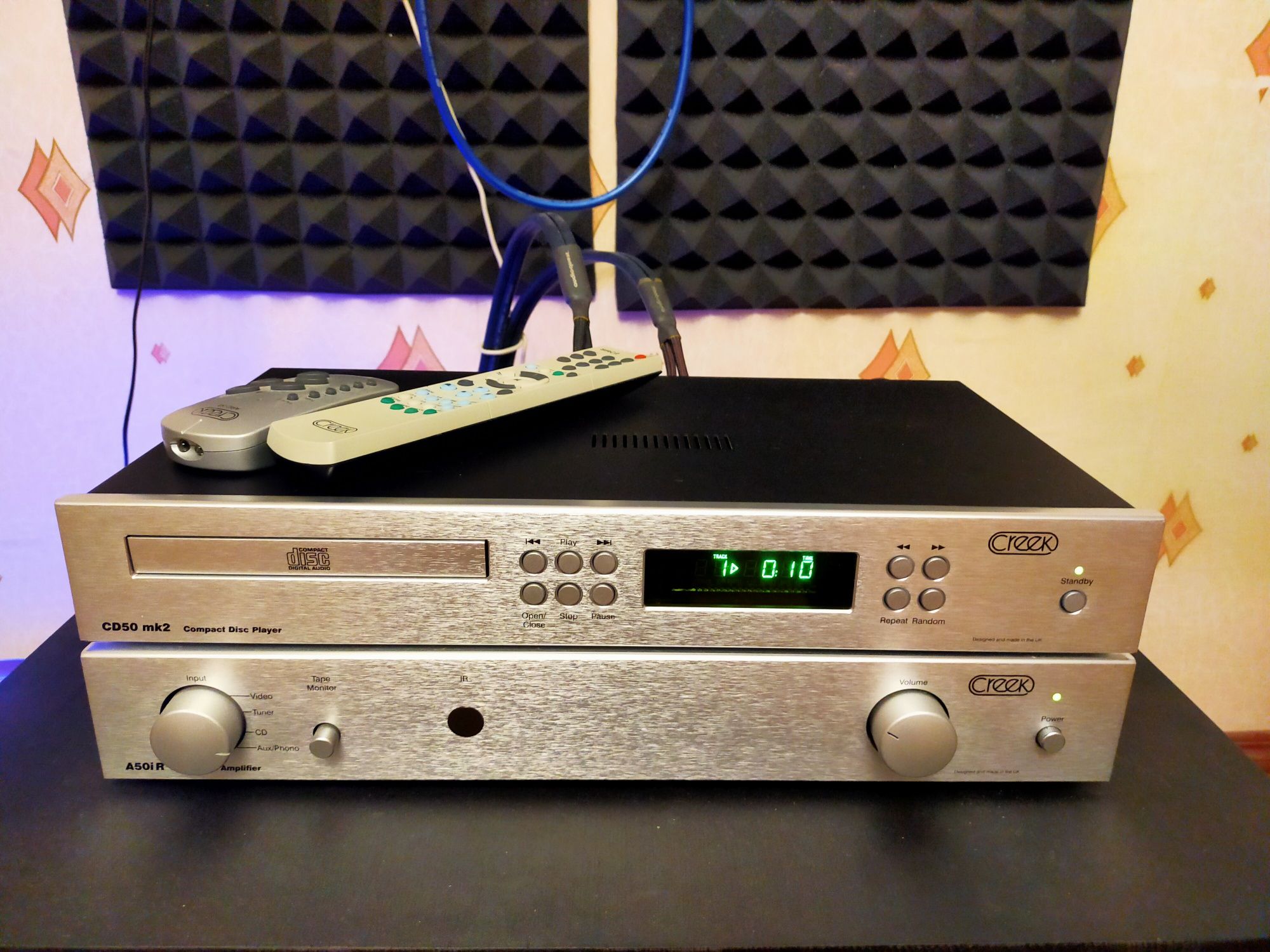 Проигрыватель ,, Creek CD 50 mk2 " ,усилитель ,, Creek A 50 i R " .