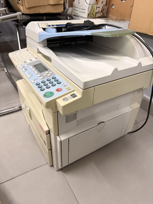 2 impressoras multifuncoes com gaveta dupla de papel.