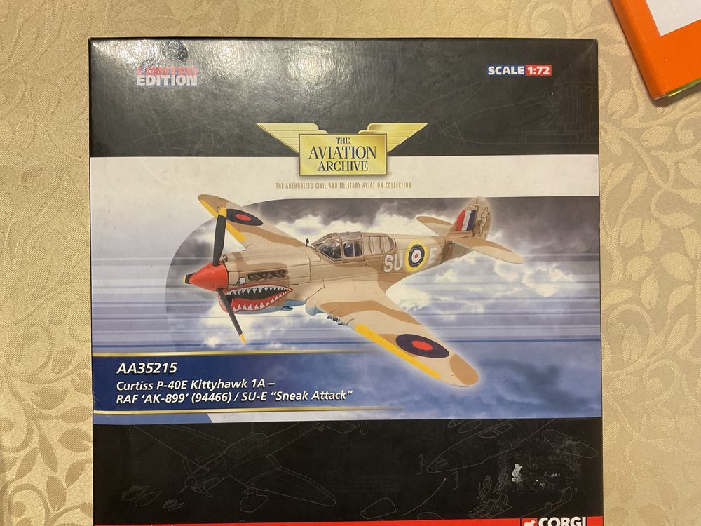 Aviao Corgi limited edition Curtiss Kittyhawk