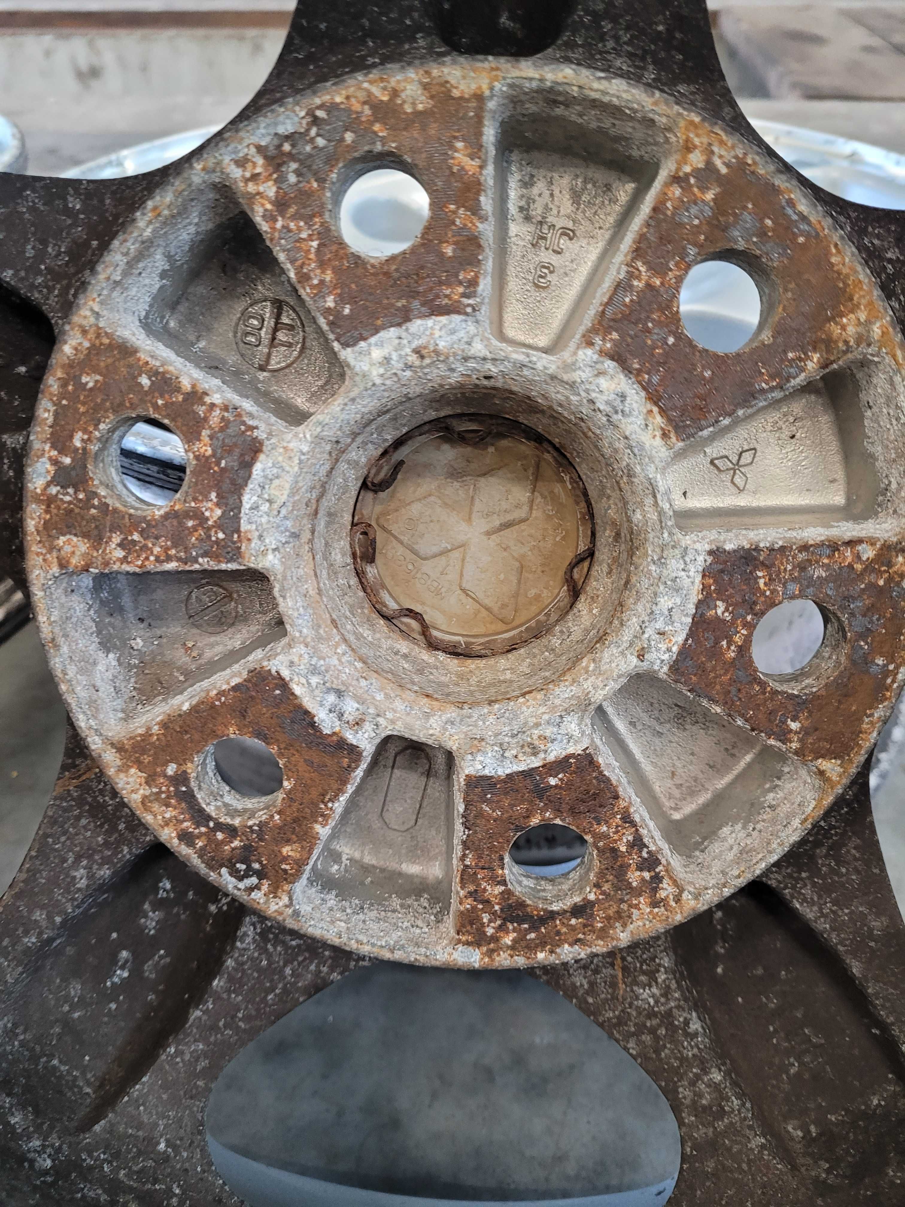 Felgi aluminiowe Mistubishi pajero r 16