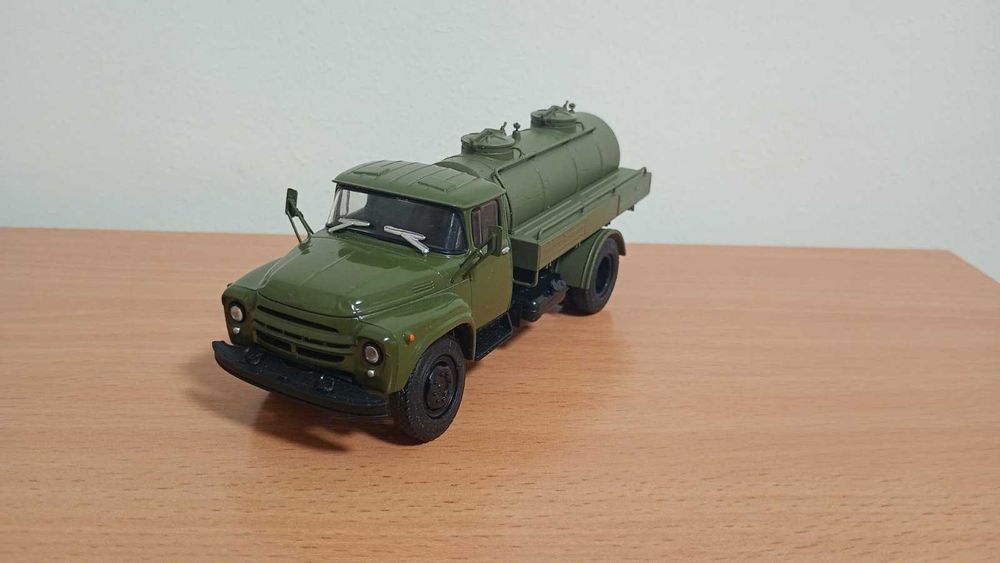 Масштабная модель 1\43  АЦПТ  зил -130