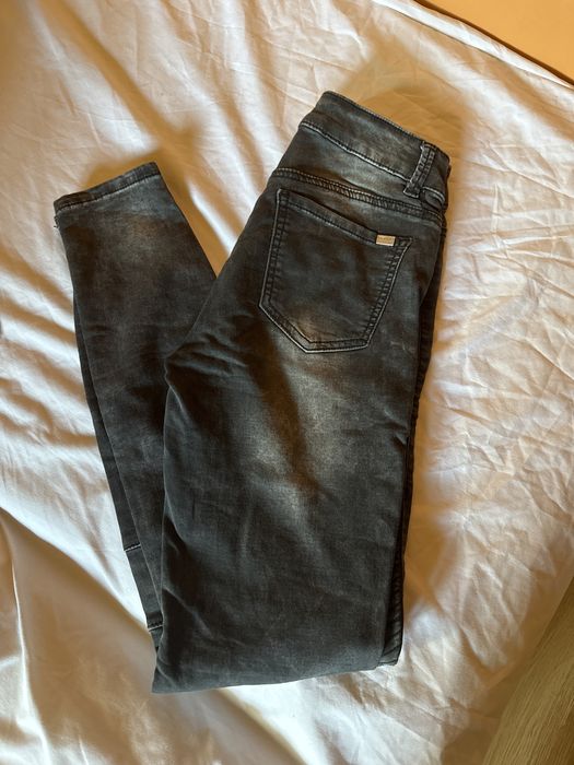 Spodnie czarne z suwakami. Rockowe