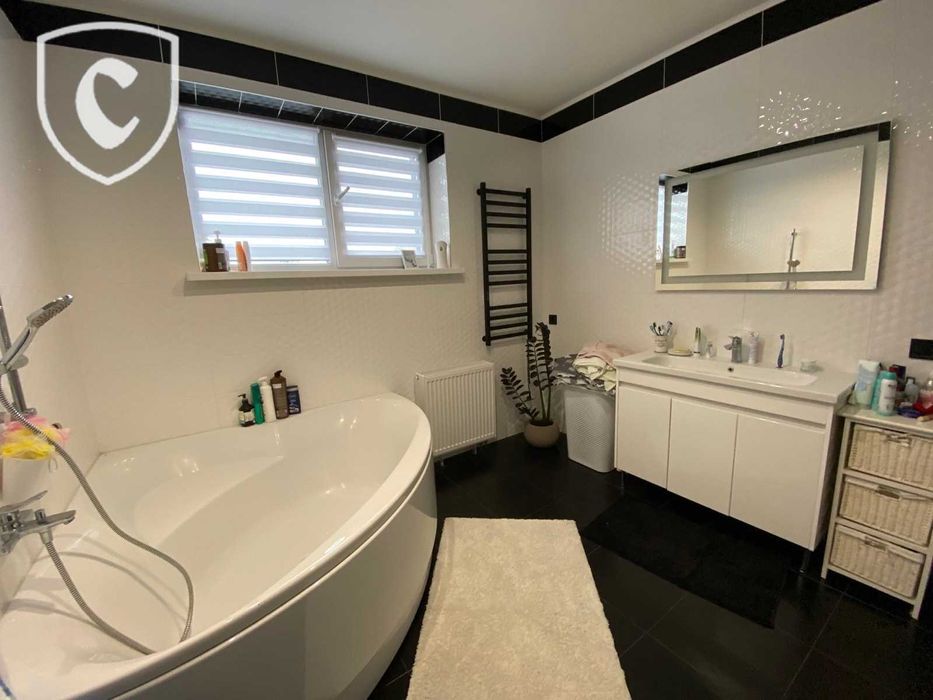 Будинок з меблями + басейн + футбольне поле. Старі Петрівці