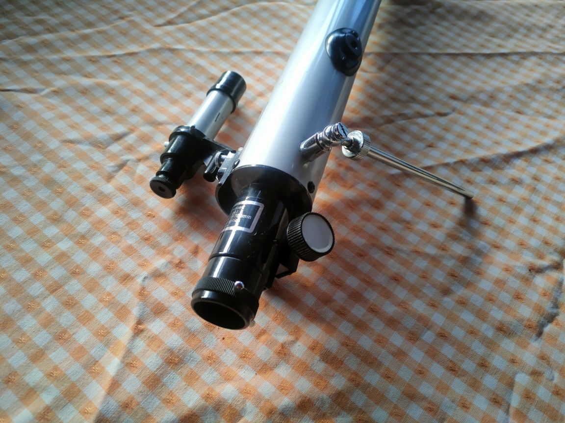 Teleskop Celestron 21041 plus statyw !