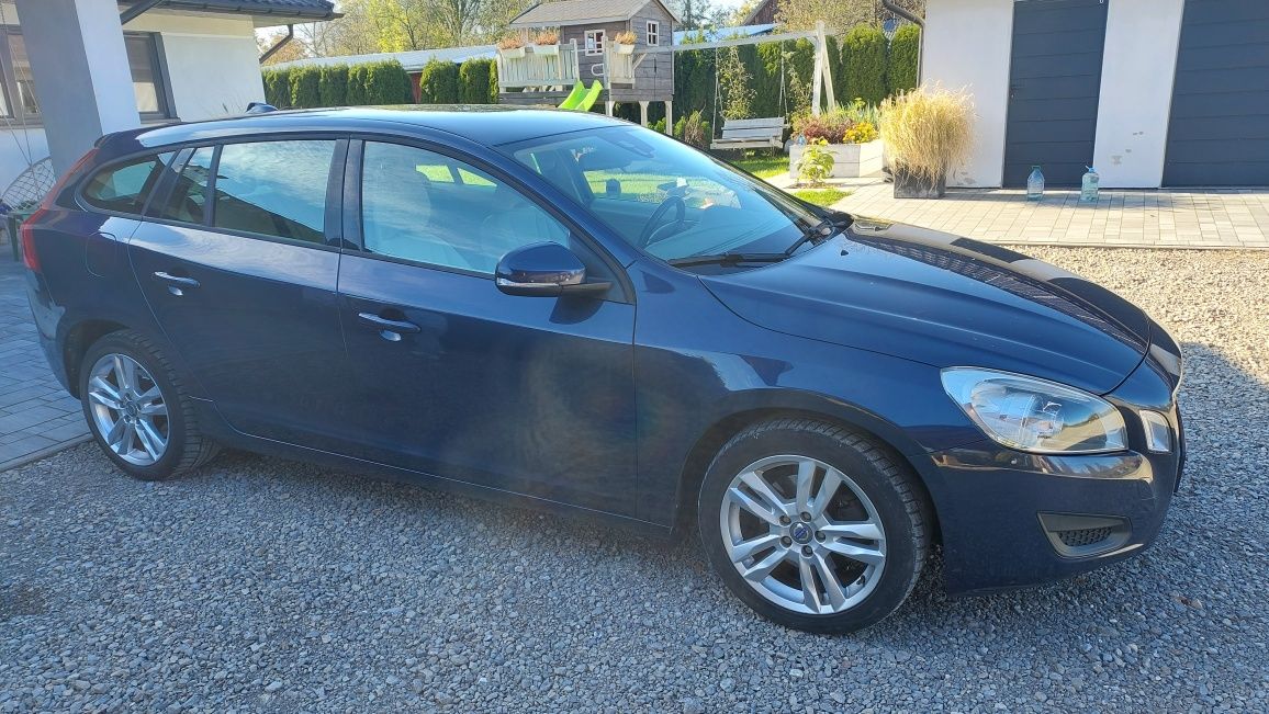 Volvo V60  1.6 t3 150 KM