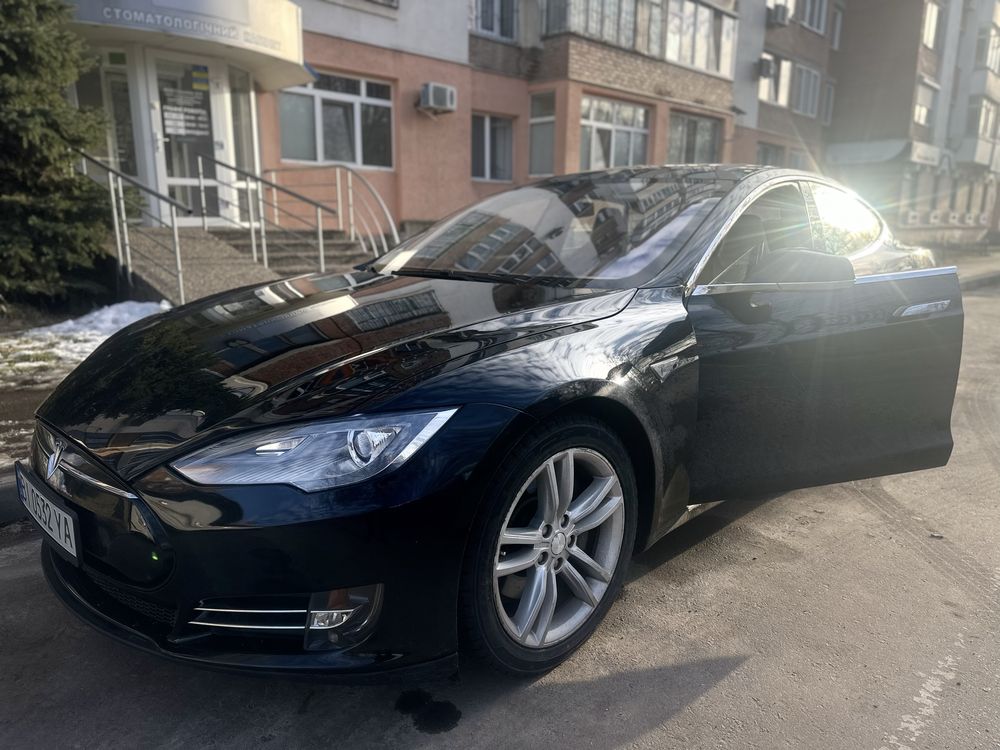 Авто Tesla model S