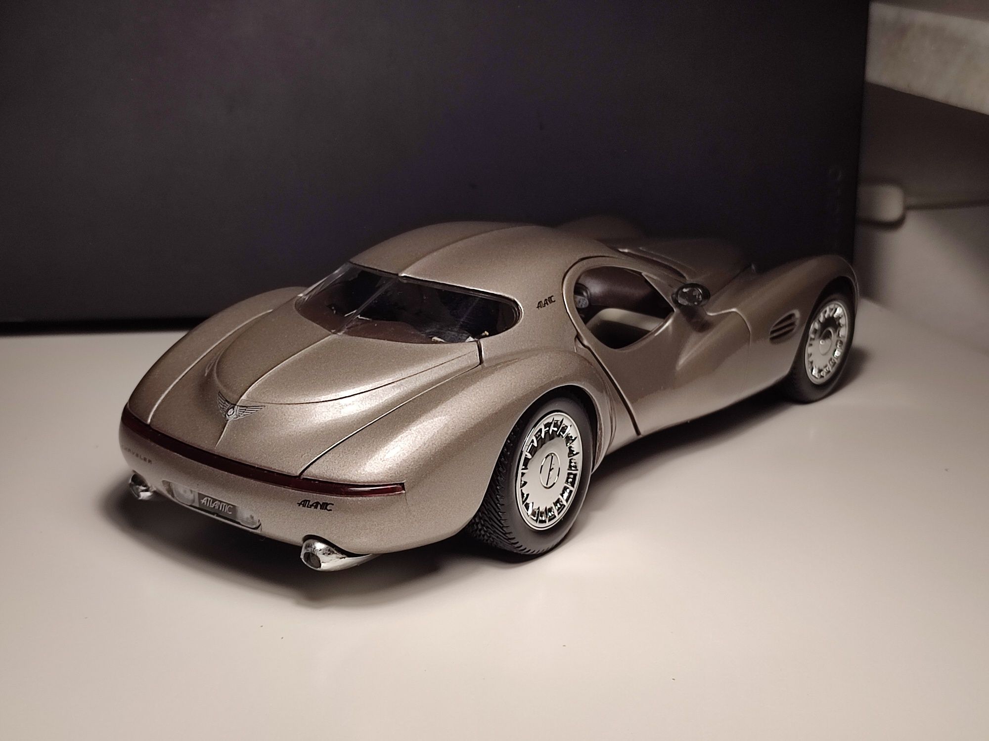 Модель Chrysler Atlantic 1/18 GuiToy