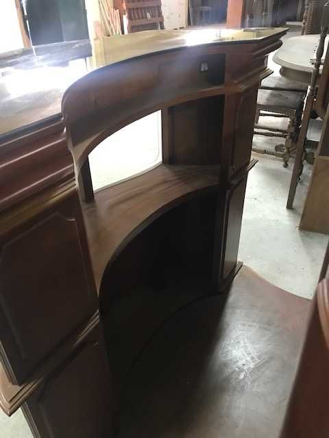 Móvel bar em cerejeira