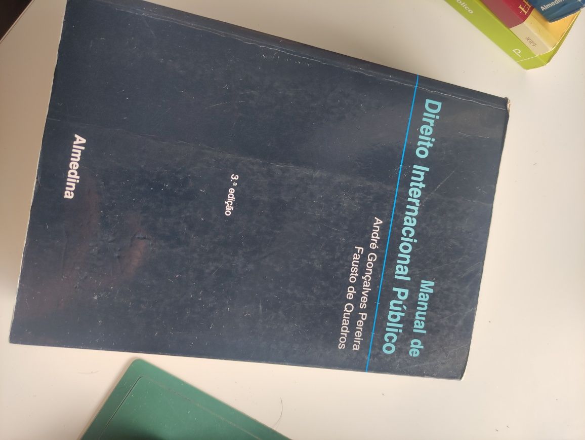 Manual de Direito Público, Fausto de Quadros e André Gonçalves Pereira