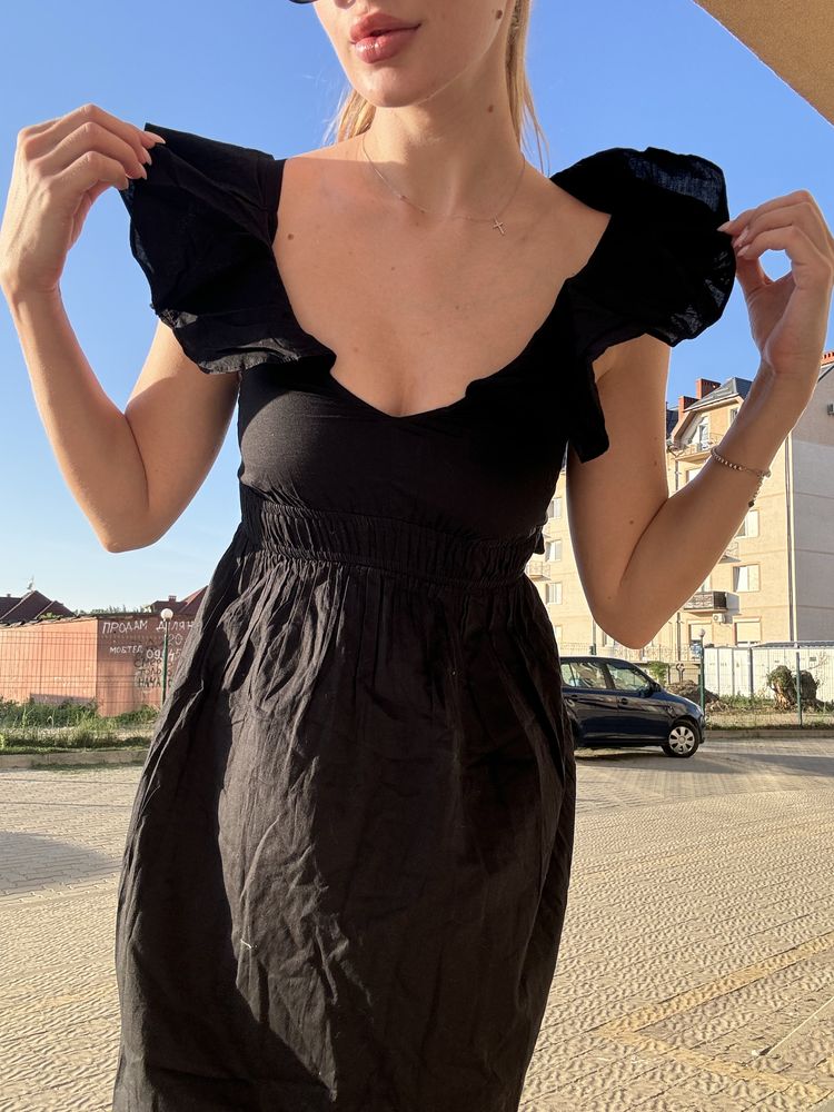 Чорна літня сукня
