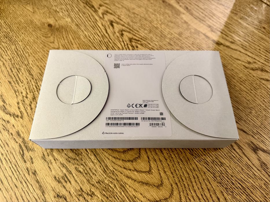 Apple Watch Ultra 2 Titanium Preto c/ Ocean Band