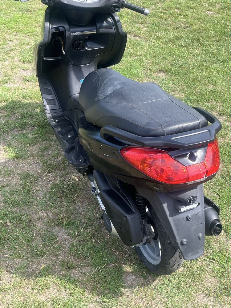 Piaggio x7 125.