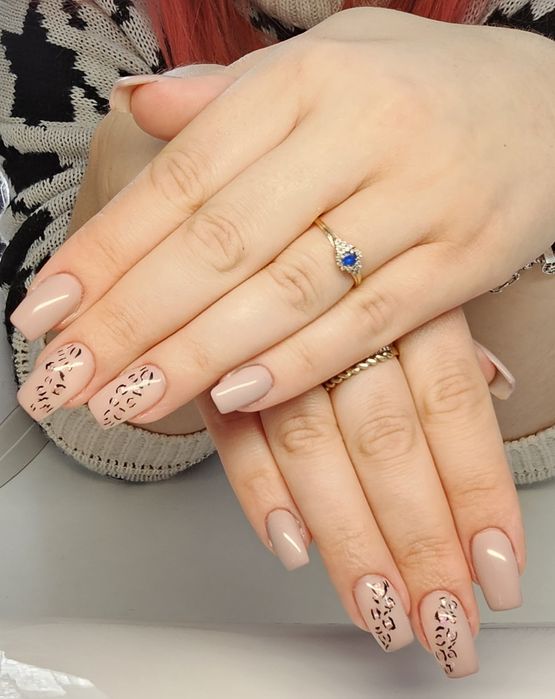 Manicure z dojazdem do klienta.