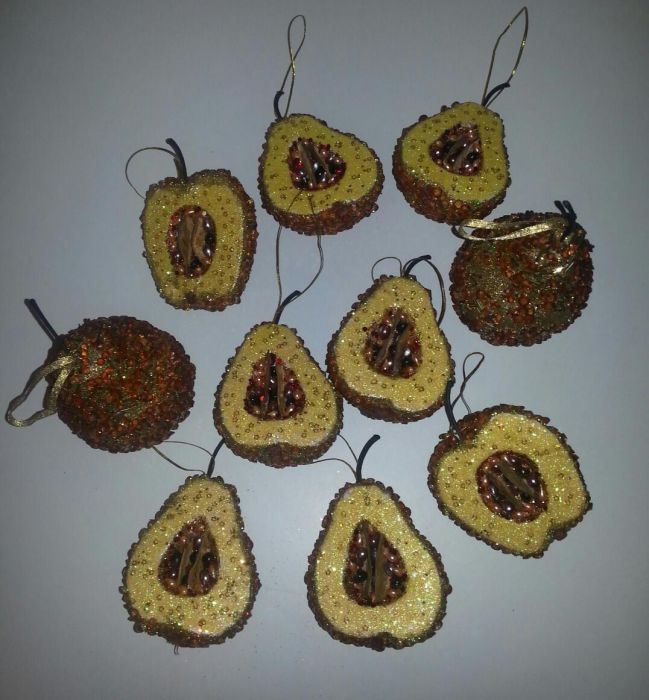 10 enfeites de Natal decorados com brilhantes em forma de pera e maçã